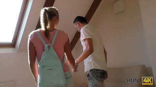 HUNT4K. 사냥꾼을 충족 커플이 공원에서 구입 여자 뜨거운 몸