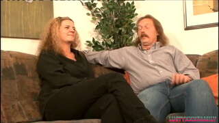 ���වට කාලයක් milf සමග විශාල ෙ ජෝගු ලබා මගුලක්ද විසින් ඇගේ මස්සිනා ඉඩ ඔහුට කාඞ් මත ඇයගේ විශාල පියයුරු