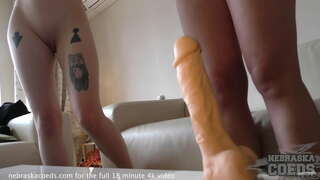 Hazing ອມພະຍາຍາມທີ່ແຕກຕ່າງ dildos ທີ່ຈະເບິ່ງວິທີການໃຫຍ່ແມ່ນໃຫຍ່ເກີນໄປ