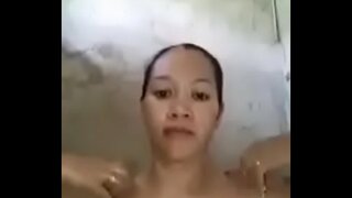 زیبا بازی خود را با او pyssy